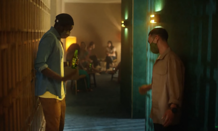 Heineken reclame coronaregels respecteren